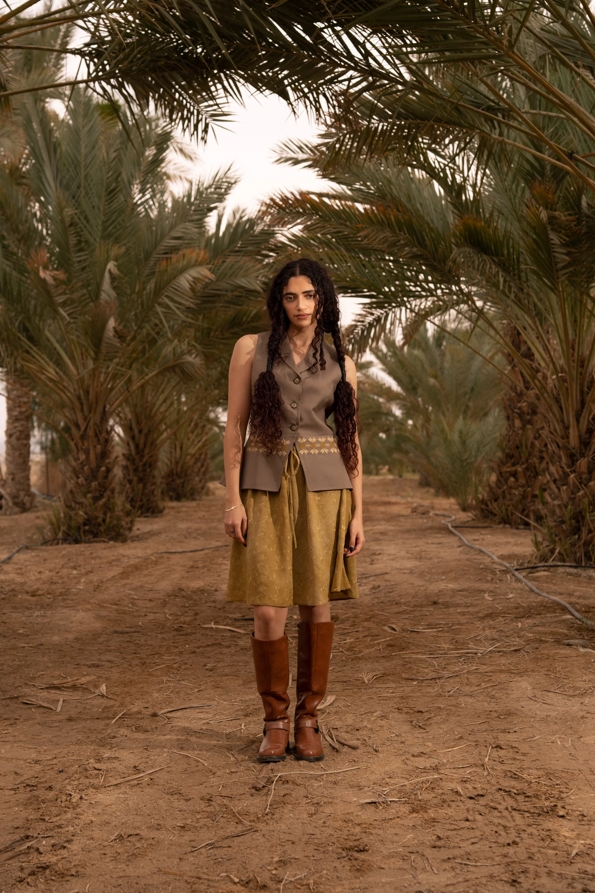 Alia hand-embroidered vest - Image 4