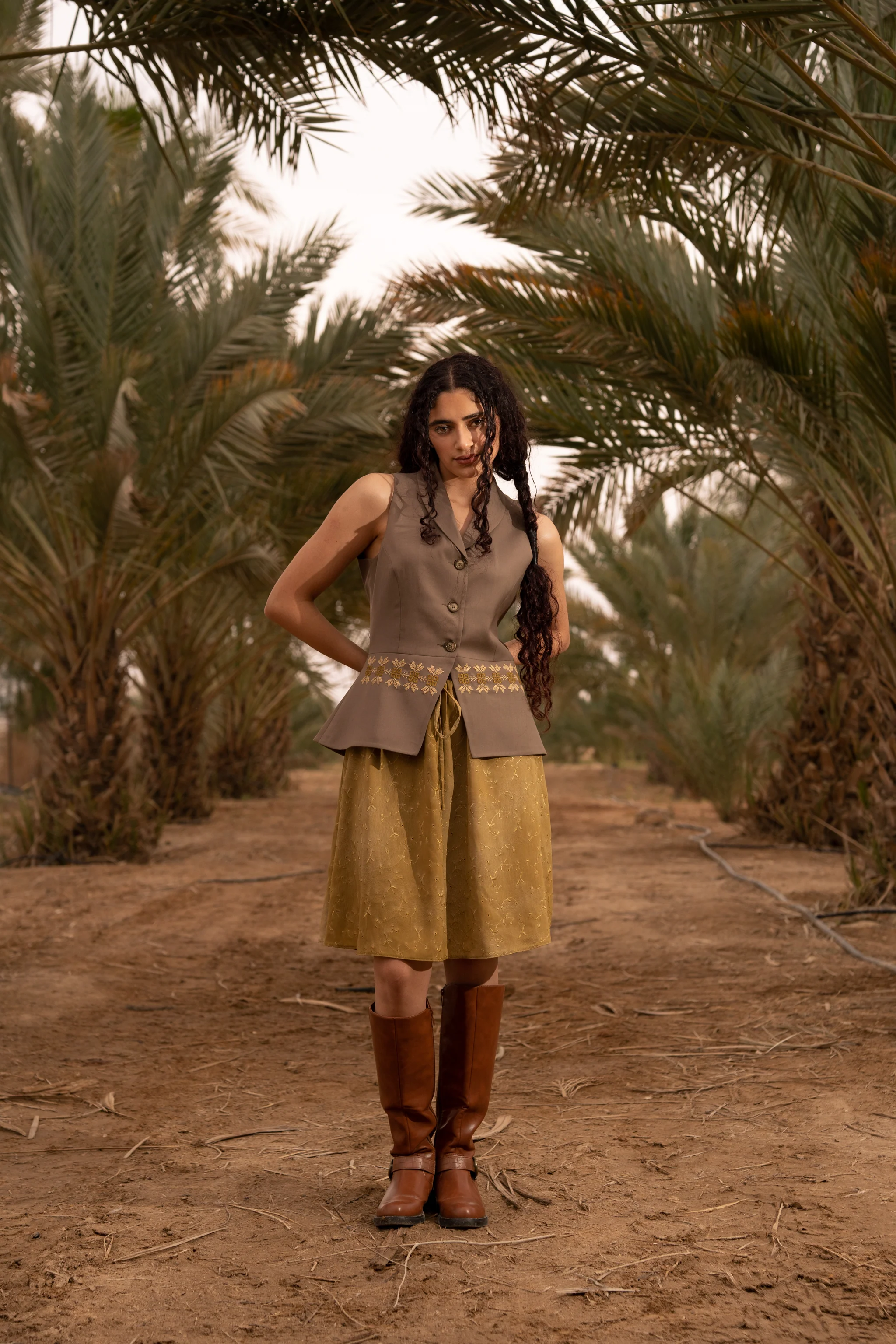 Alia hand-embroidered vest - Image 5