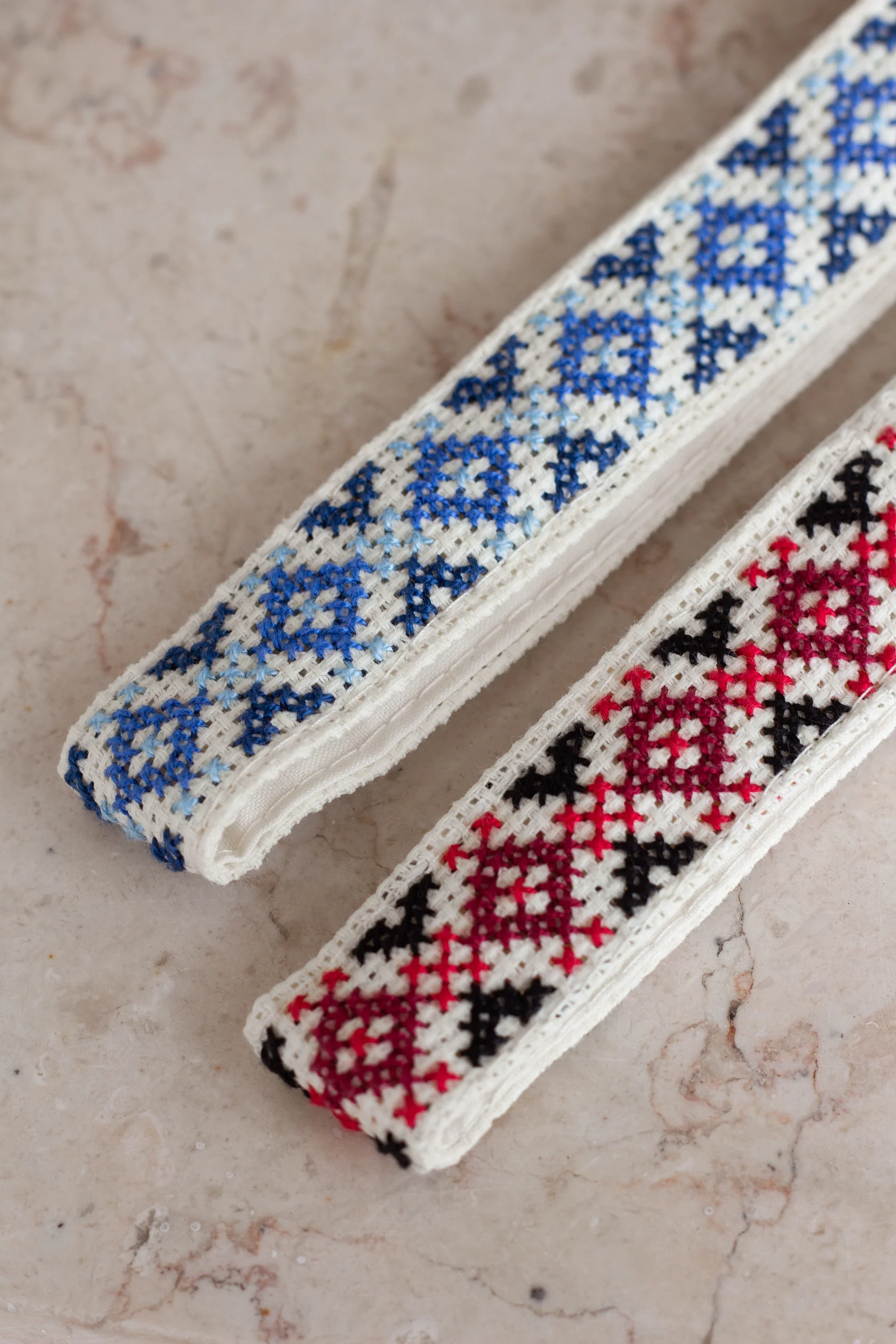 hand-embroidered choker - Image 3
