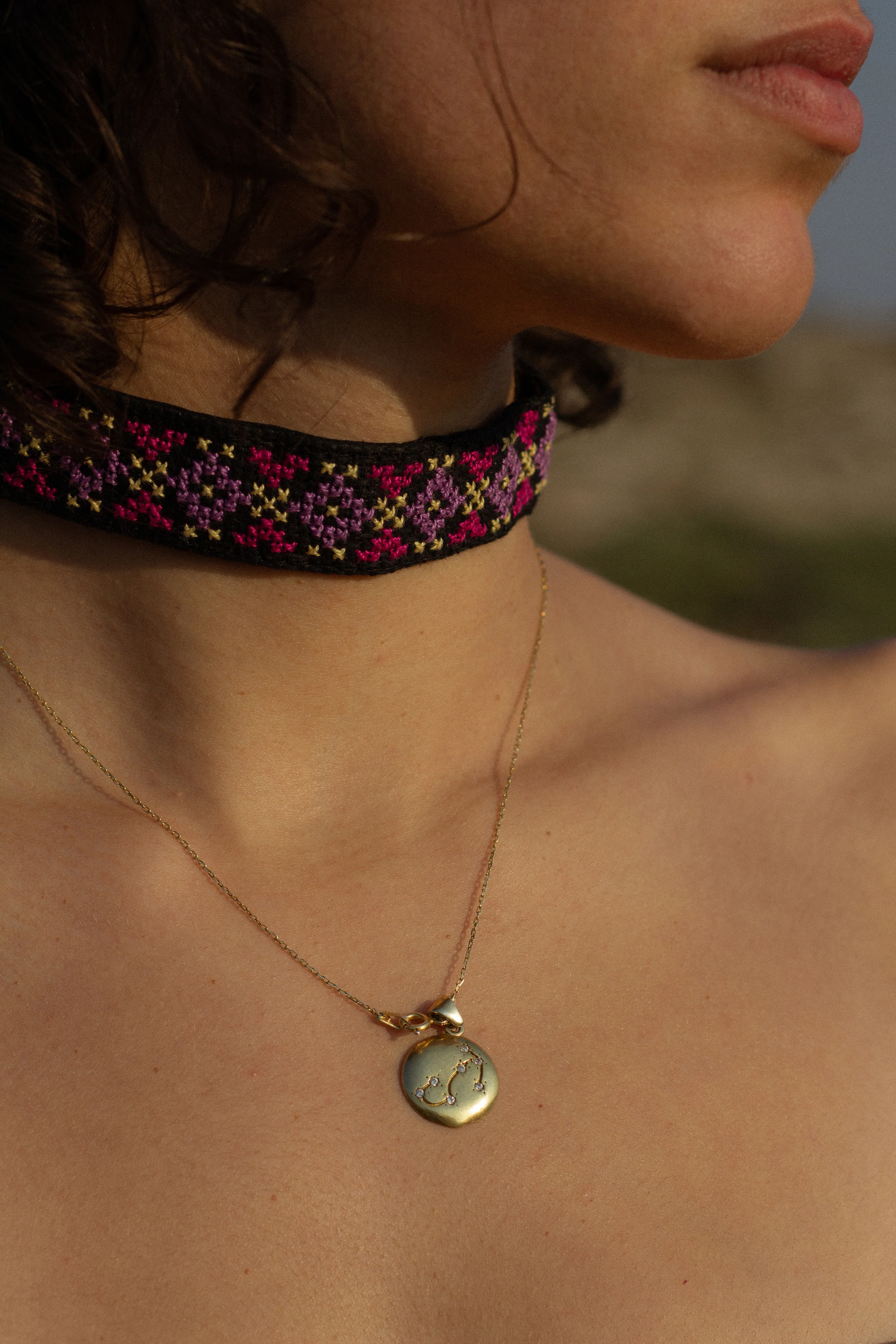 hand-embroidered choker - Image 4