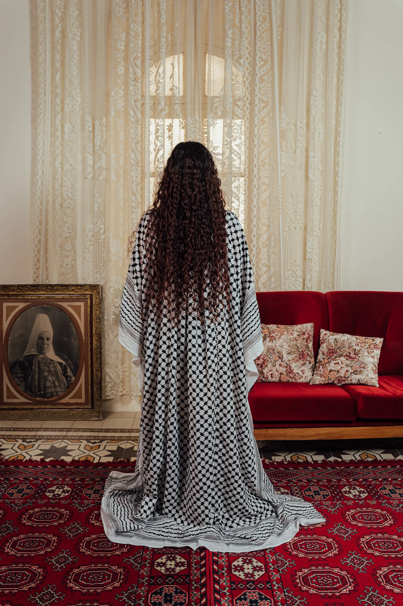hand-embroidered keffiyeh kaftan - Image 4