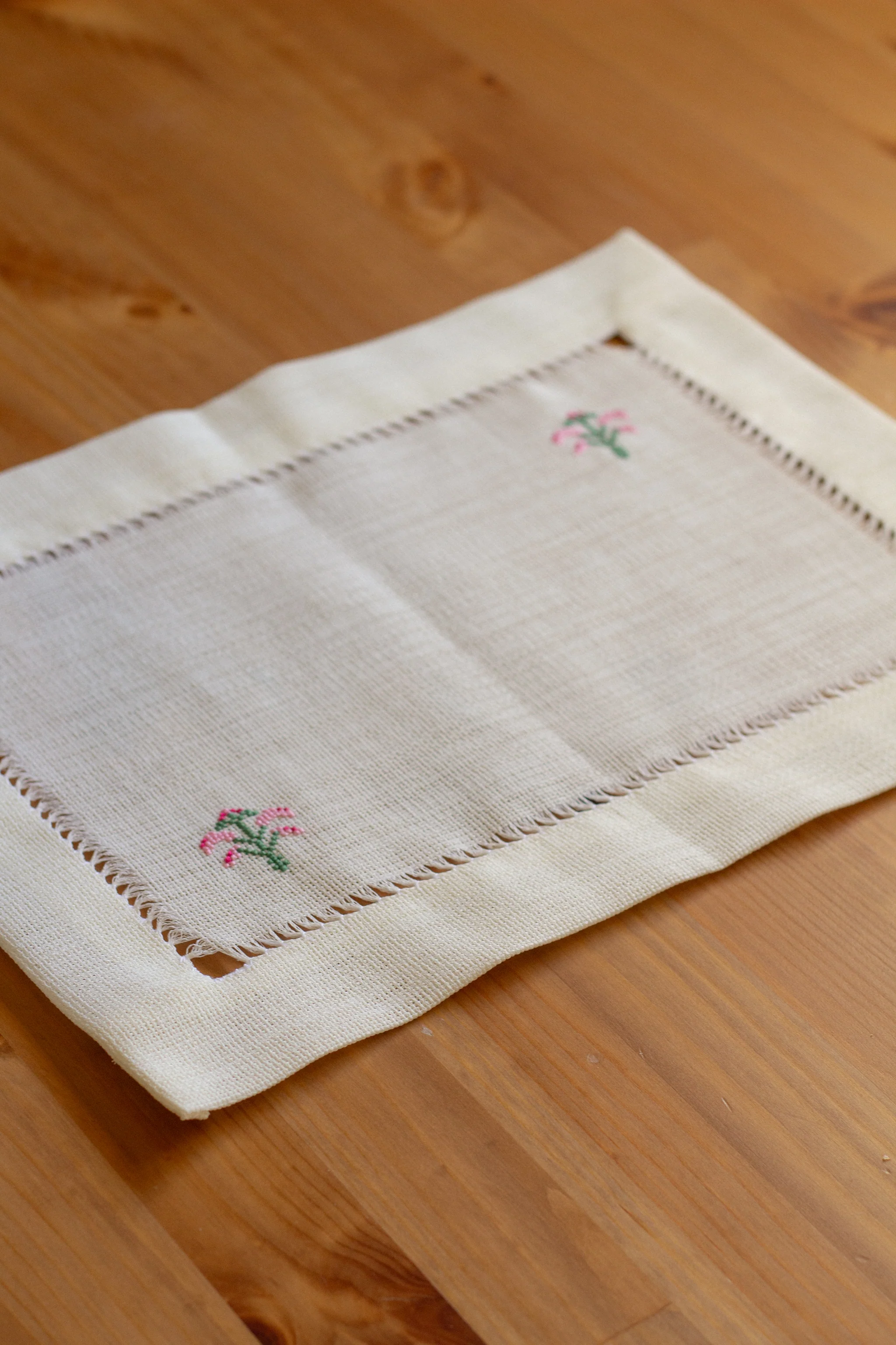 hand-embroidered place mat - Image 3