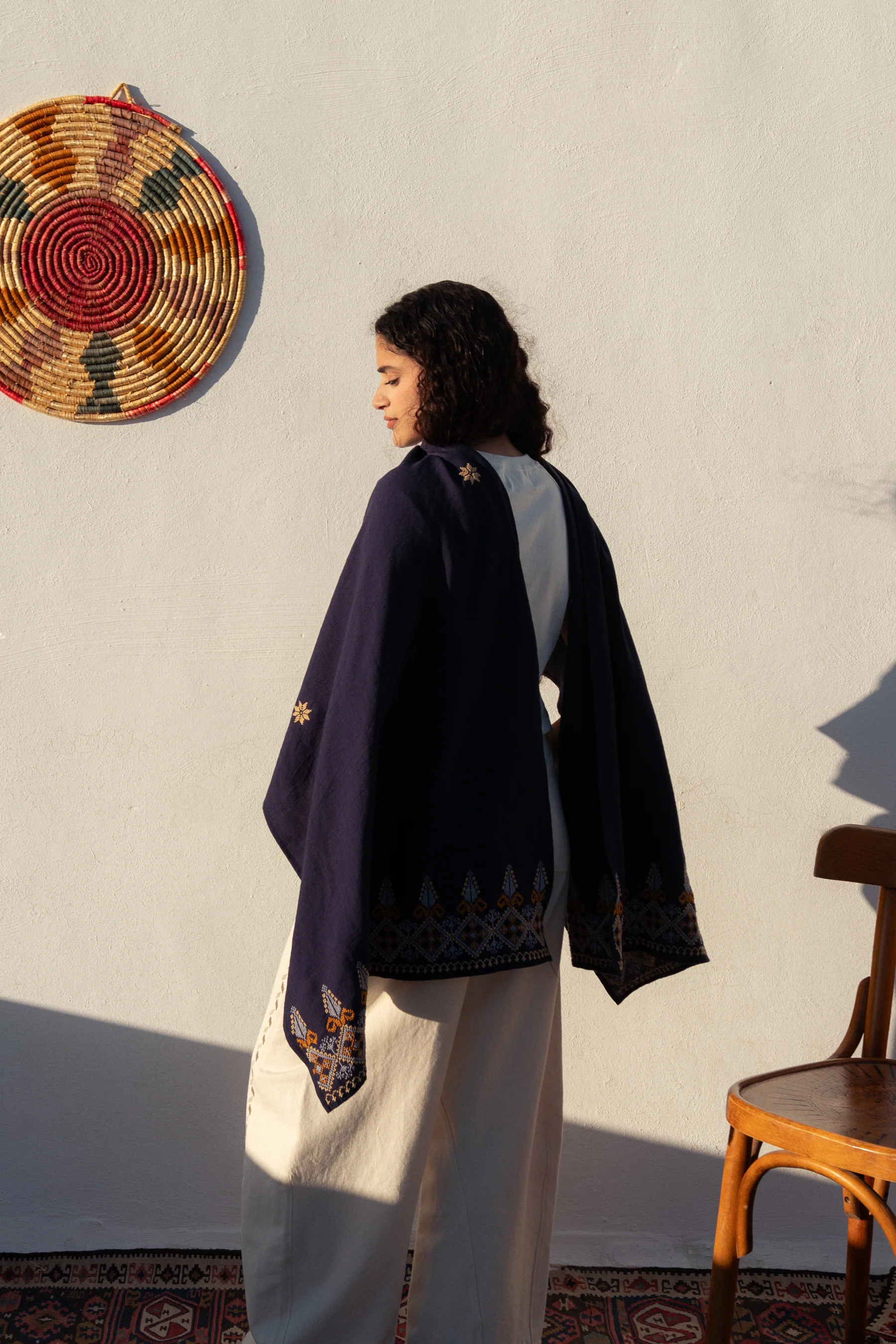 linen scarf (navy) - Image 2