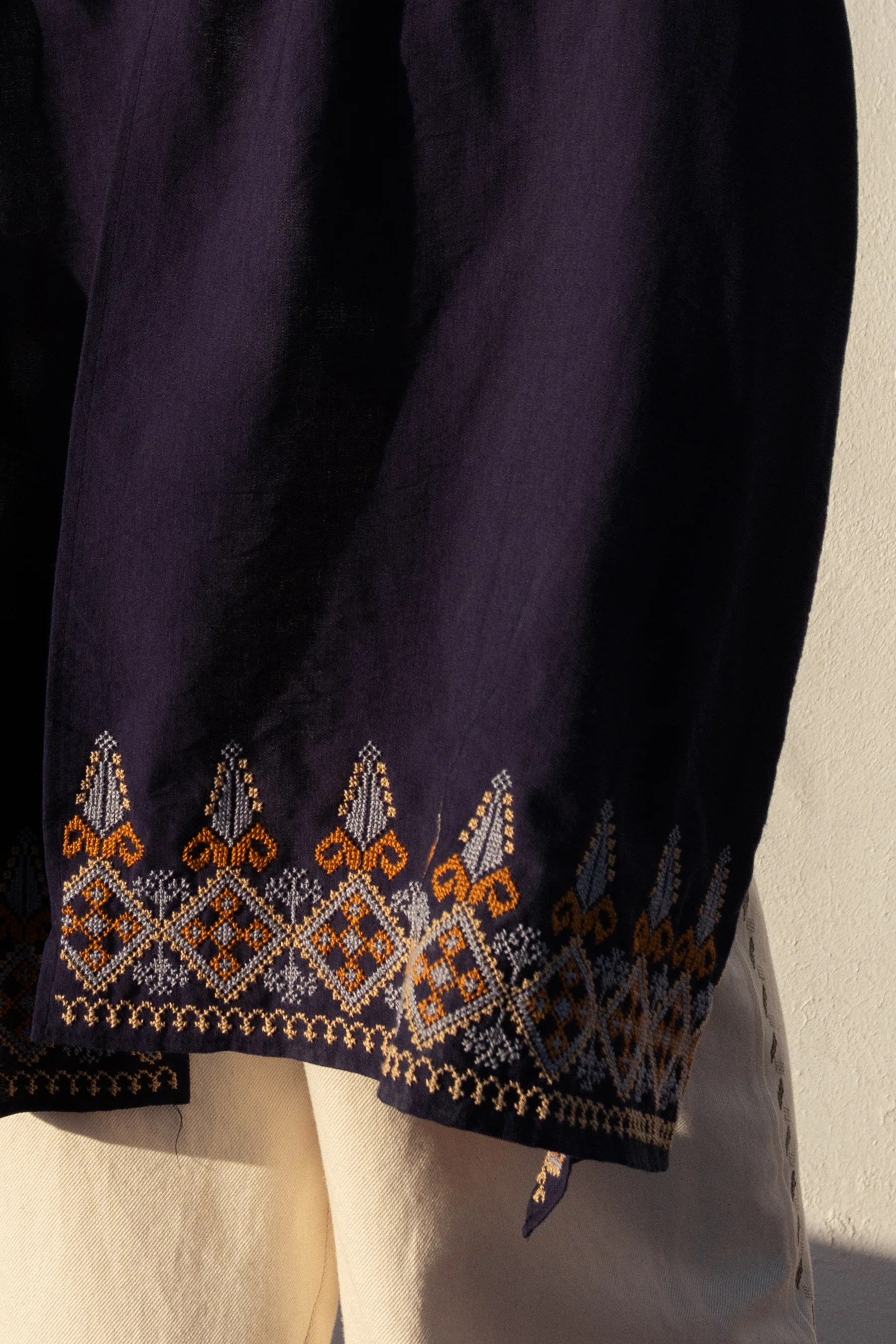 linen scarf (navy) - Image 3