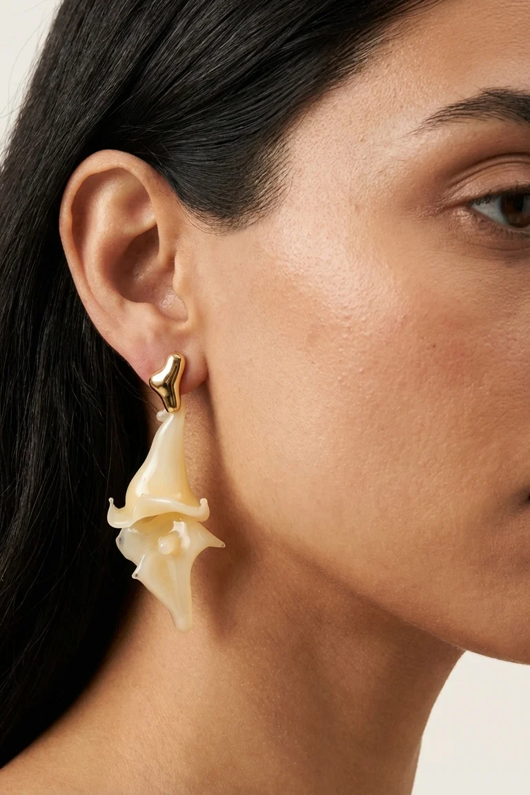 Sofia glass earrings in butter